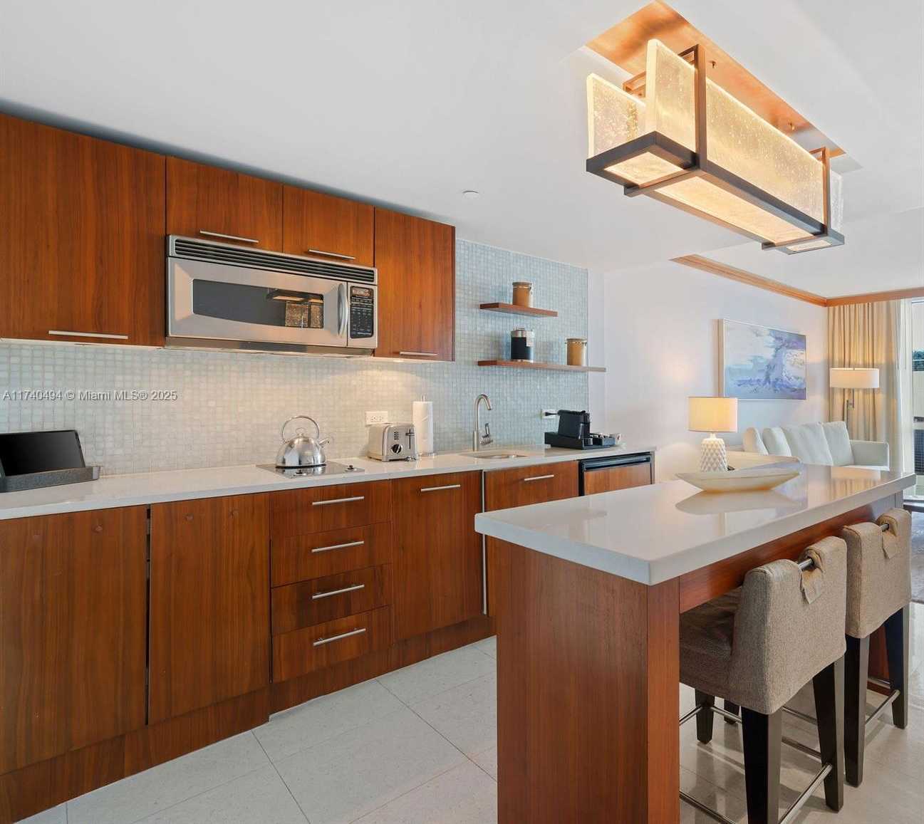 Small Image of 6801 COLLINS AVE #608 (door 616), Miami Beach Number 4