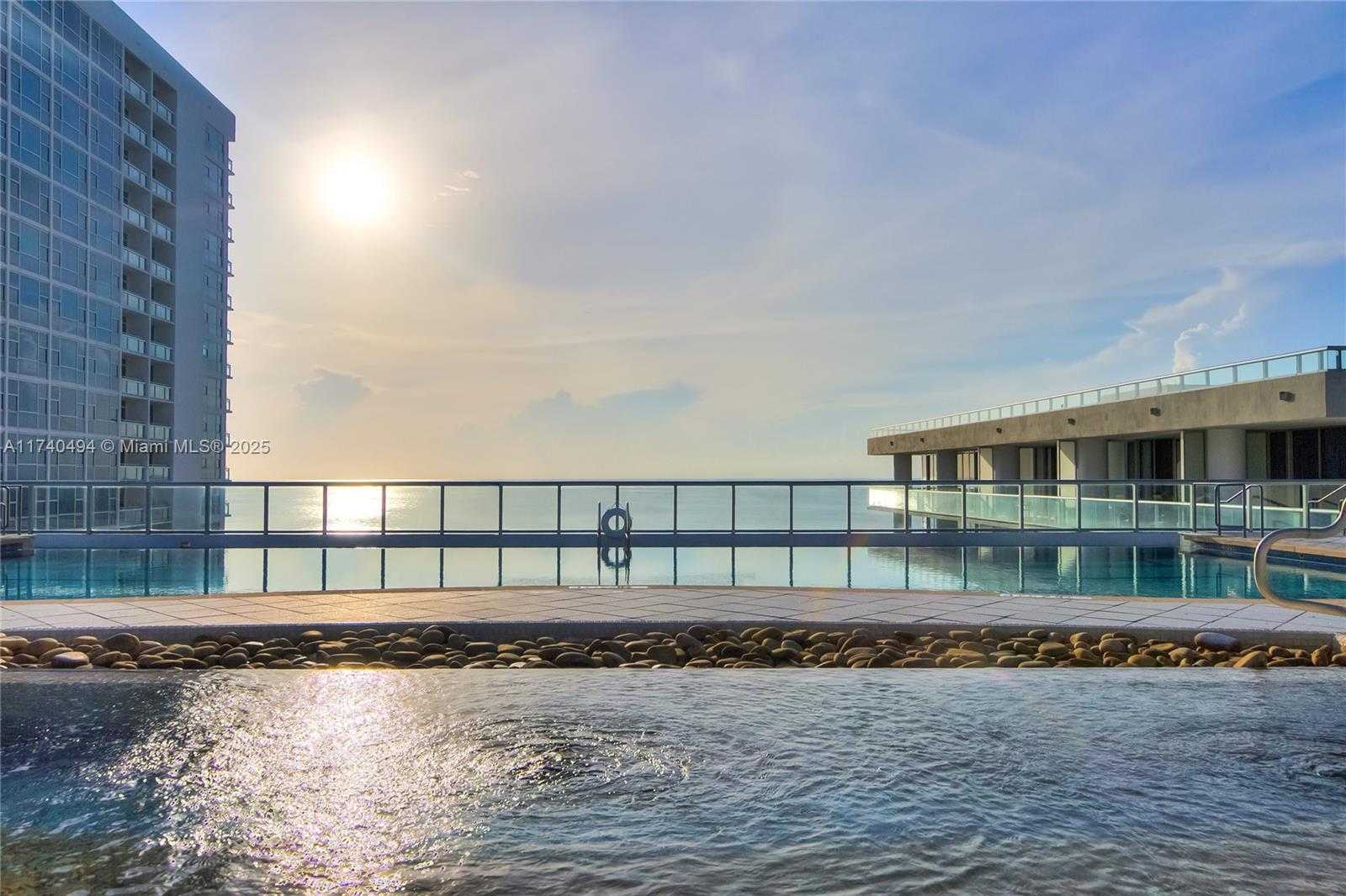Small Image of 6801 COLLINS AVE #608 (door 616), Miami Beach Number 8