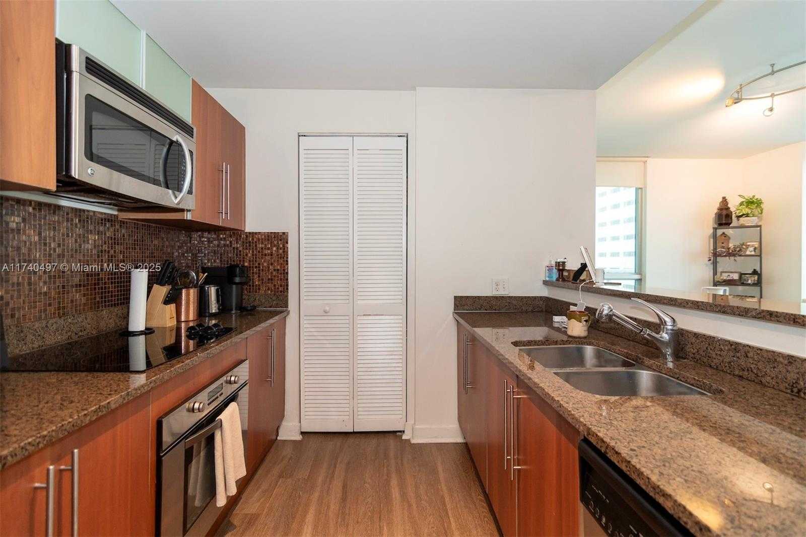 Small Image of 300 SOUTH BISCAYNE BLVD #T-1716, Miami Number 18