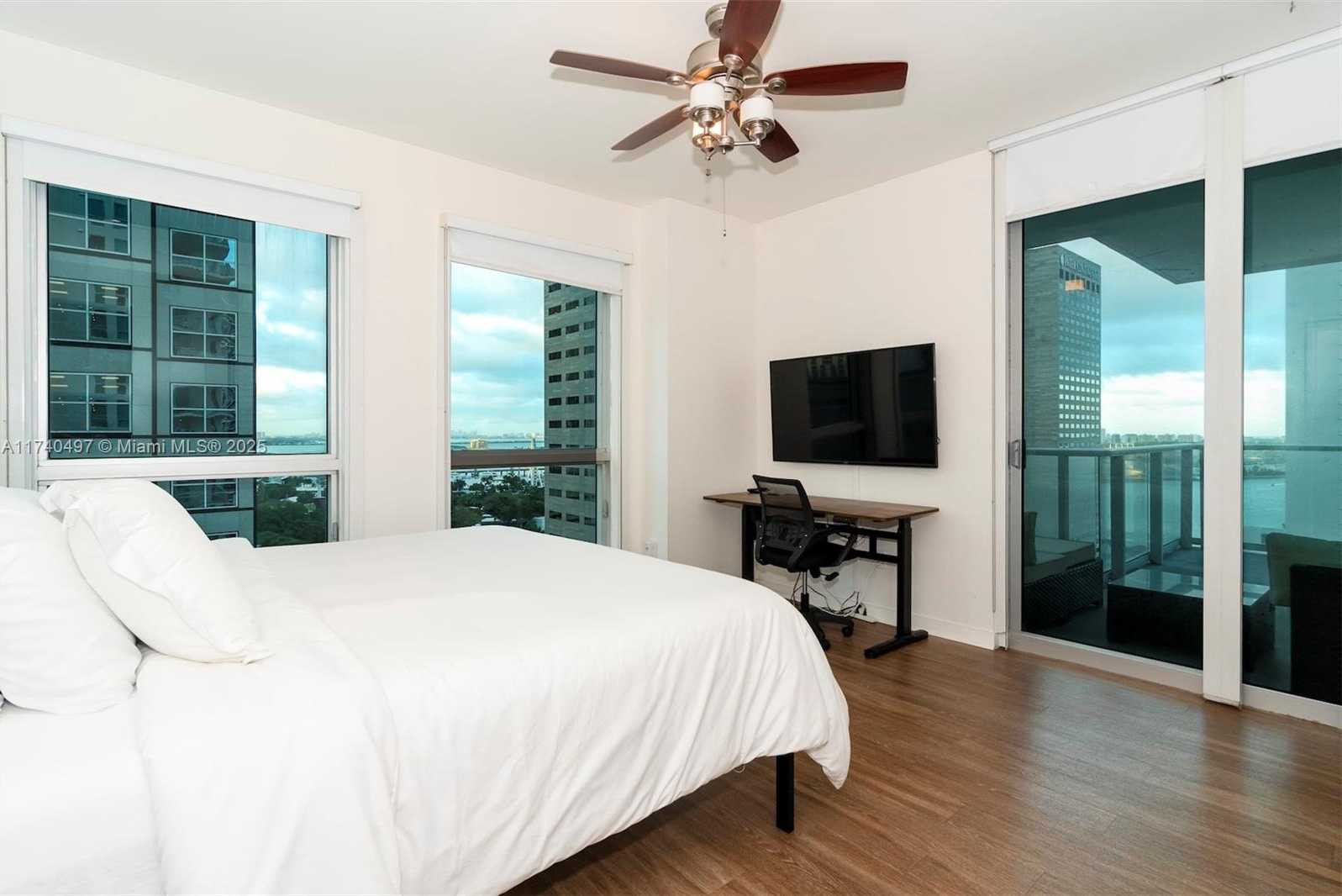 Small Image of 300 SOUTH BISCAYNE BLVD #T-1716, Miami Number 20