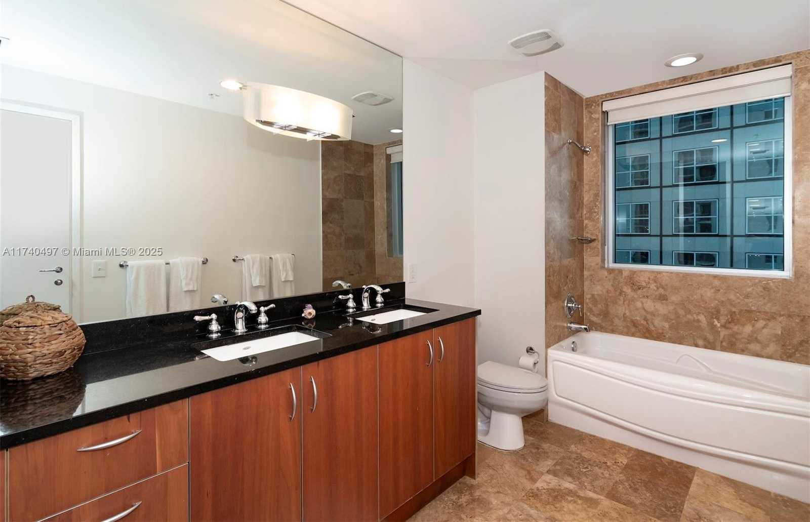 Small Image of 300 SOUTH BISCAYNE BLVD #T-1716, Miami Number 23