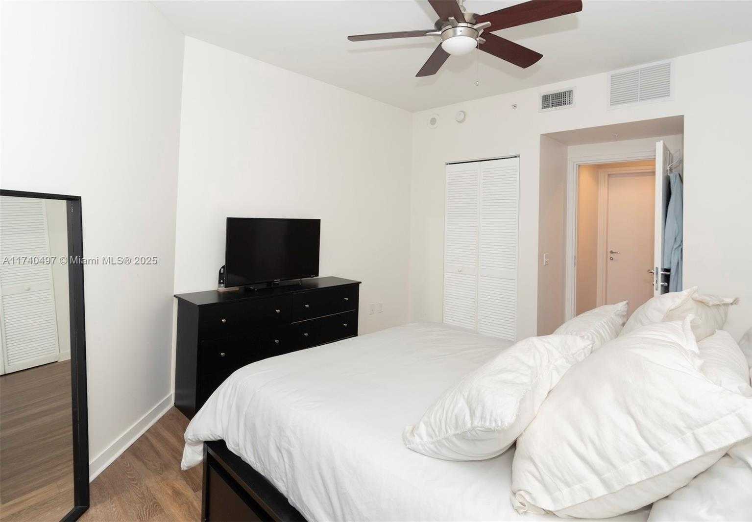 Small Image of 300 SOUTH BISCAYNE BLVD #T-1716, Miami Number 27