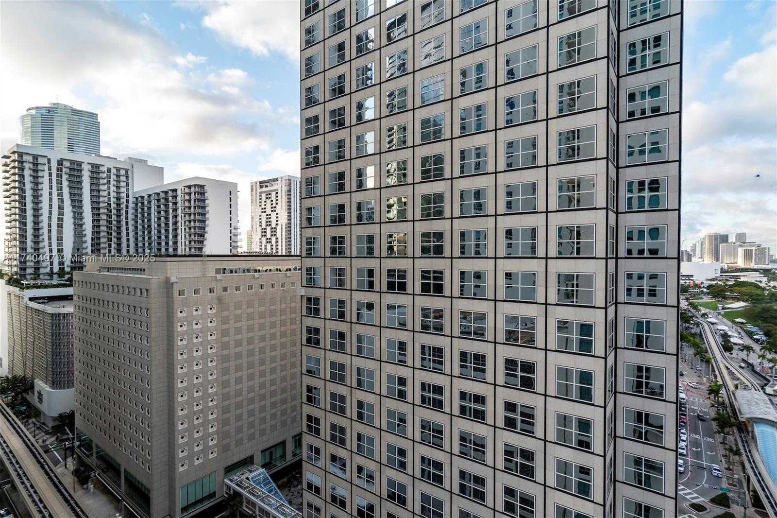 Small Image of 300 SOUTH BISCAYNE BLVD #T-1716, Miami Number 5