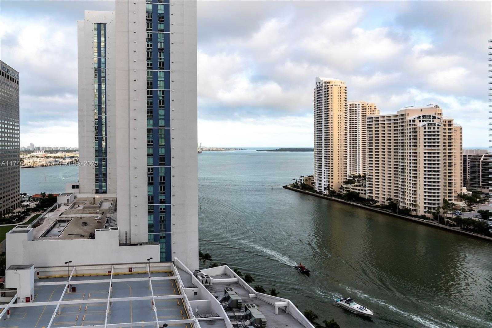 Small Image of 300 SOUTH BISCAYNE BLVD #T-1716, Miami Number 7