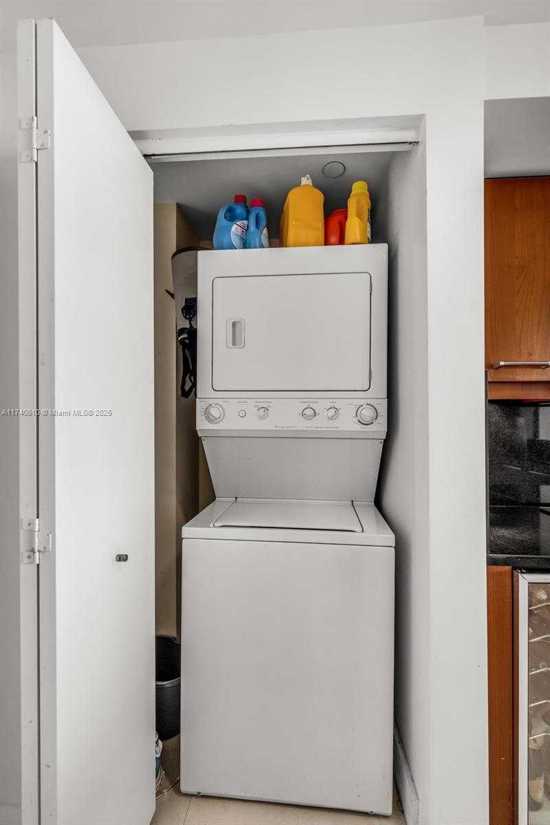 Small Image of 1331 BRICKELL BAY DR #1007, Miami Number 19