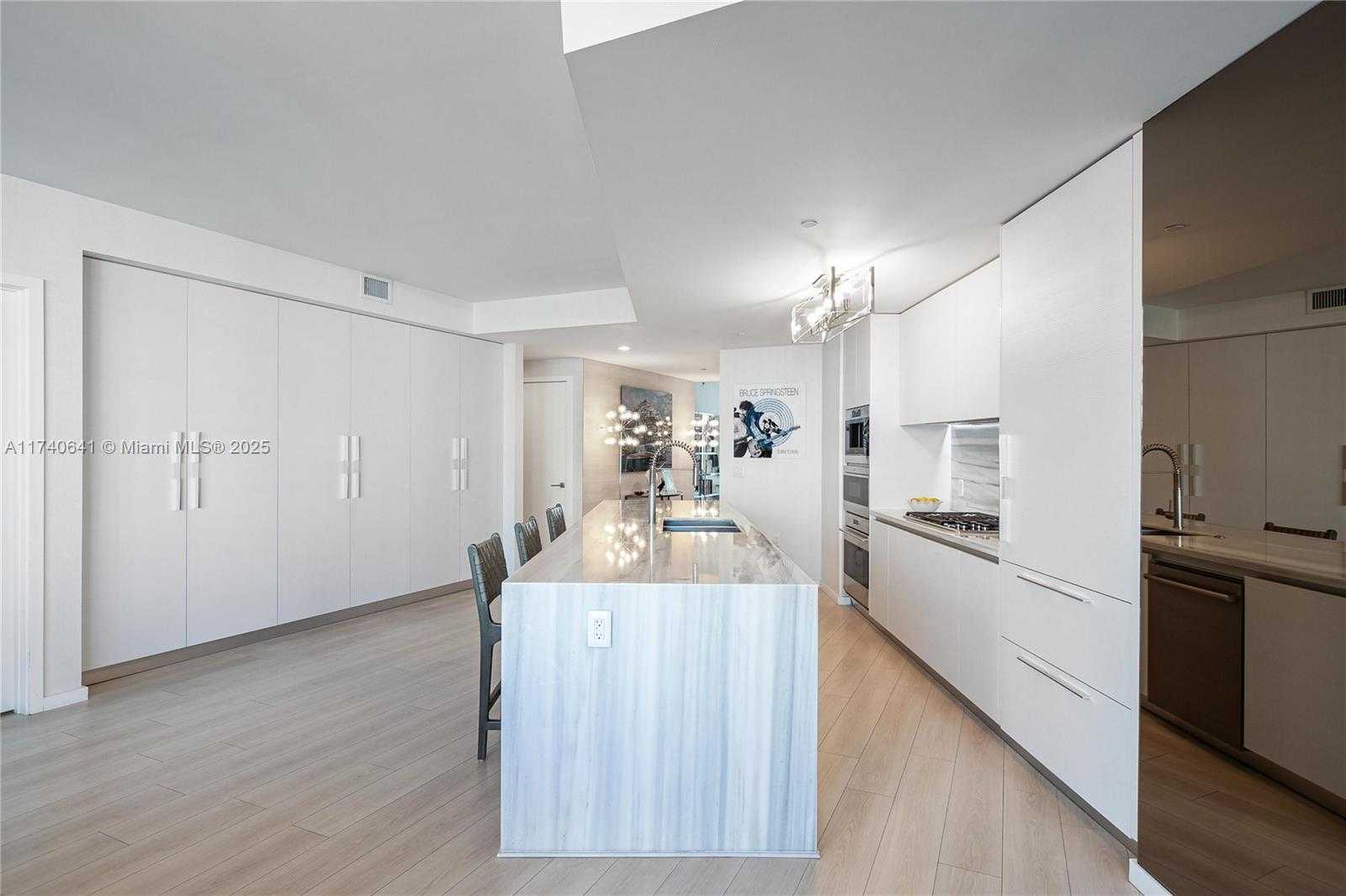 Small Image of 1 COLLINS AVE #304, Miami Beach Number 10