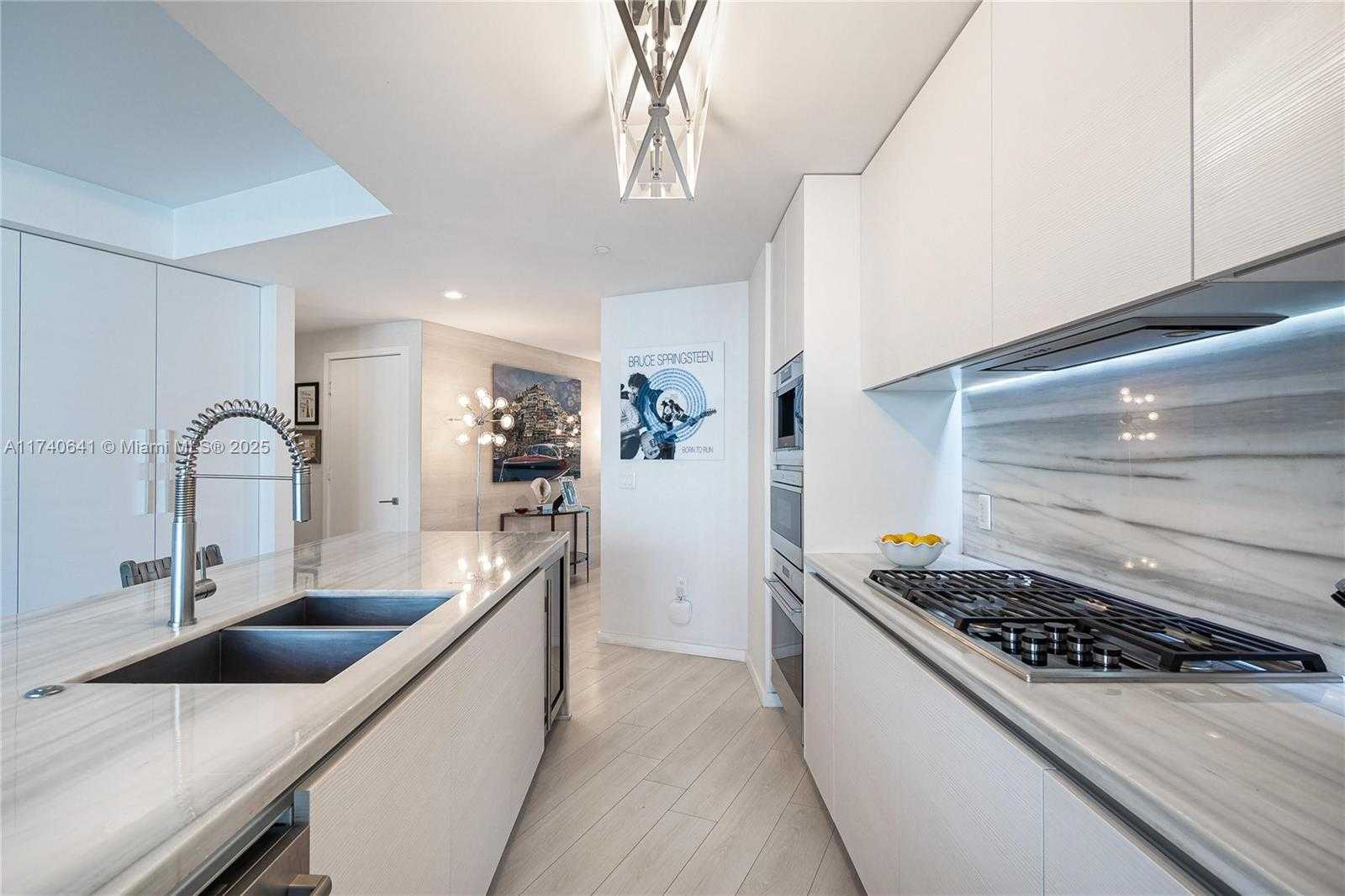Small Image of 1 COLLINS AVE #304, Miami Beach Number 11