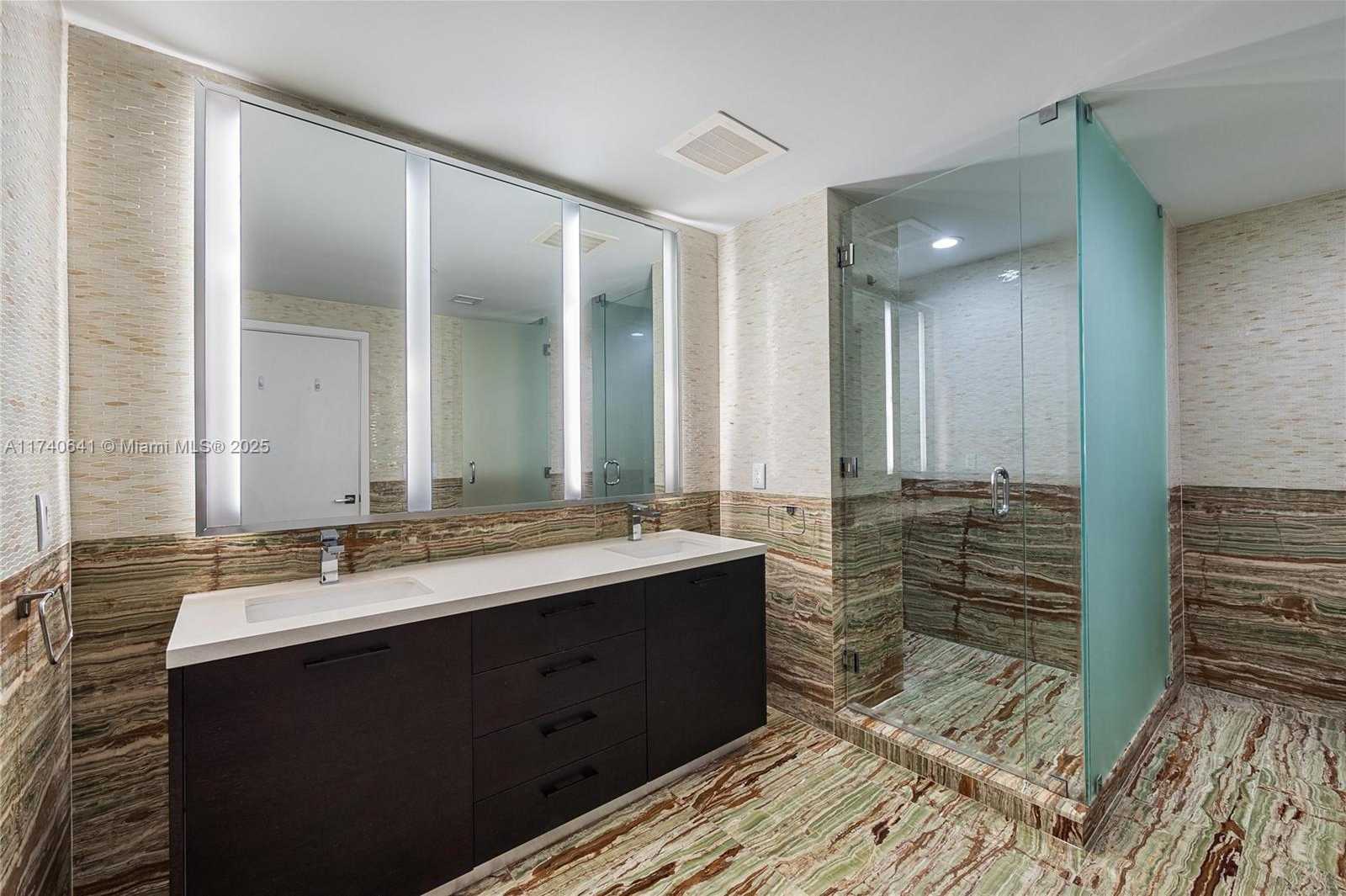 Small Image of 1 COLLINS AVE #304, Miami Beach Number 17