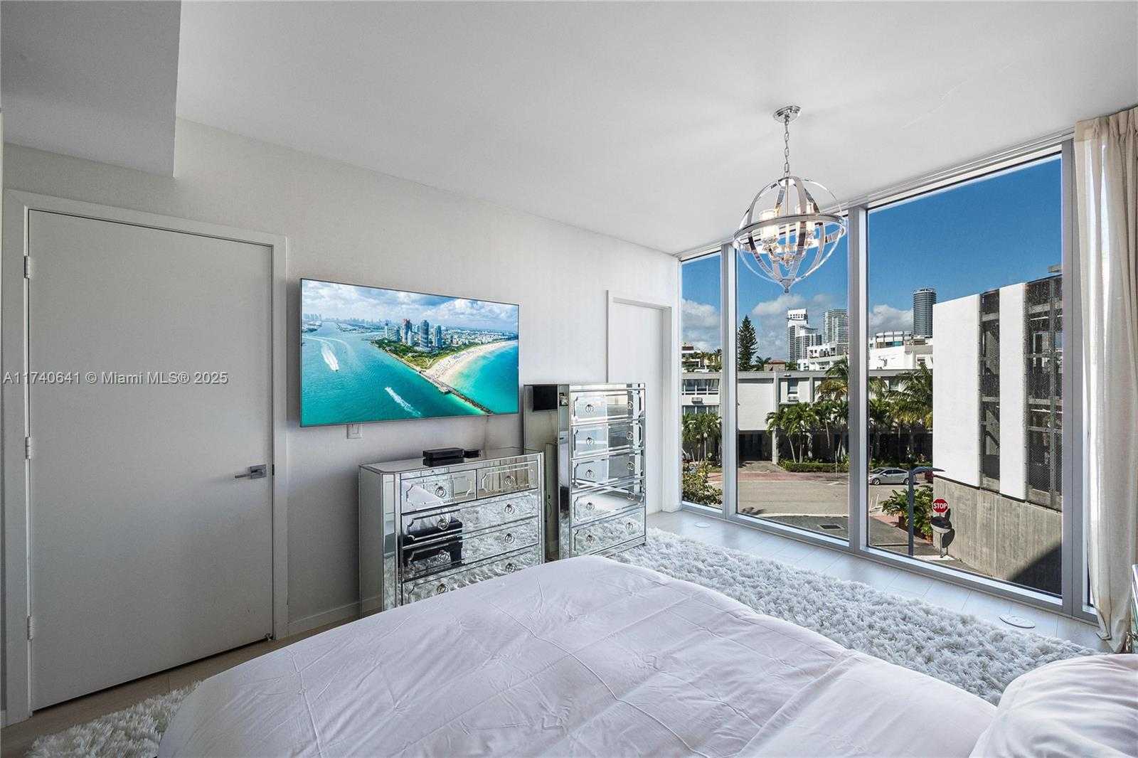 Small Image of 1 COLLINS AVE #304, Miami Beach Number 18