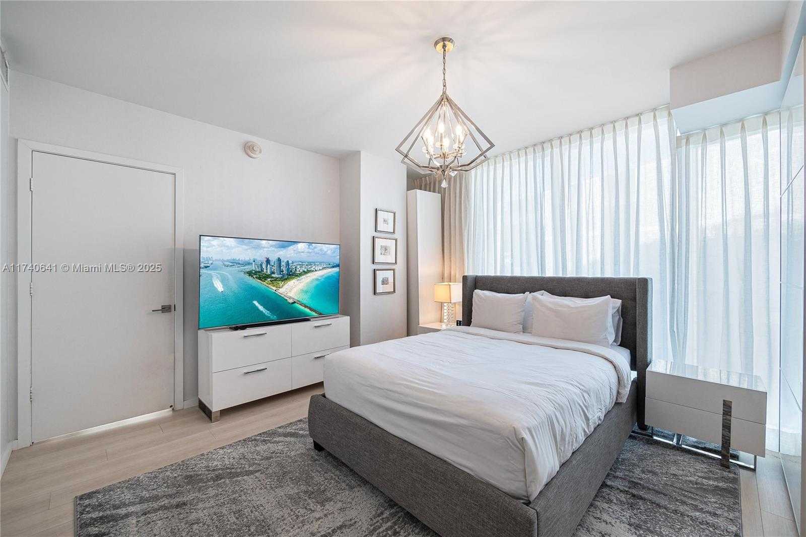 Small Image of 1 COLLINS AVE #304, Miami Beach Number 23