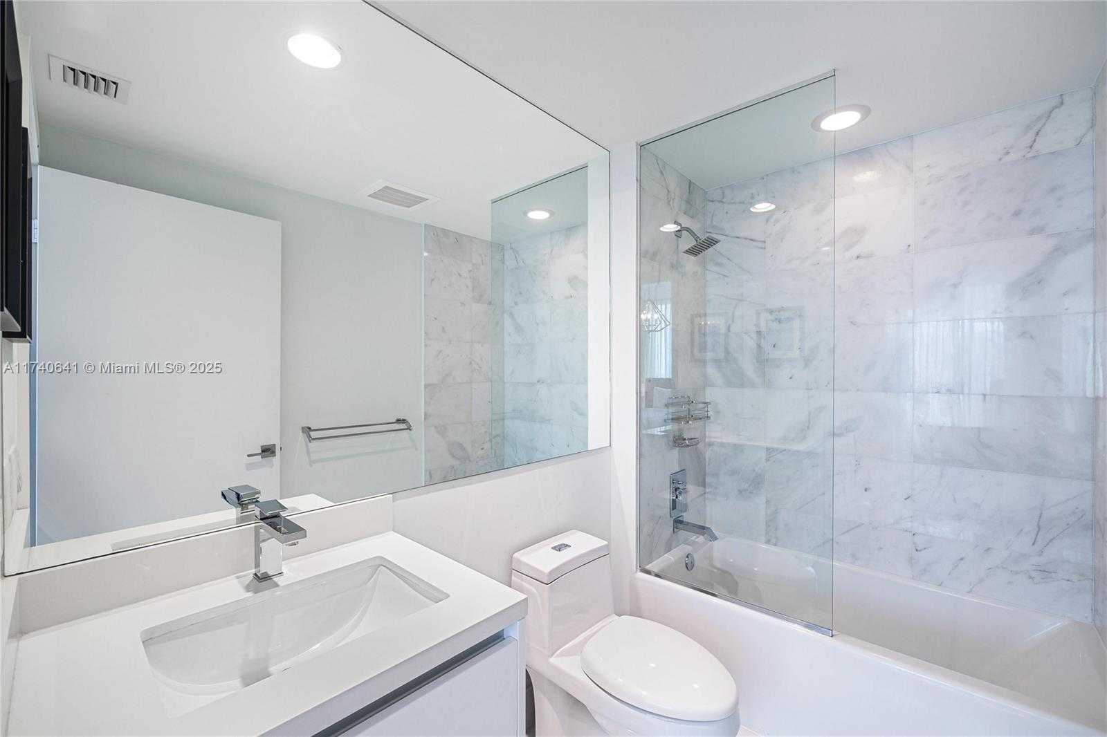 Small Image of 1 COLLINS AVE #304, Miami Beach Number 25