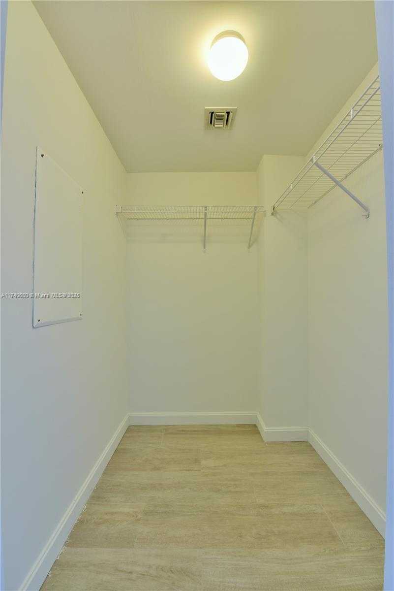 Small Image of 45 SOUTH WEST 9TH ST #2009, Miami Number 22