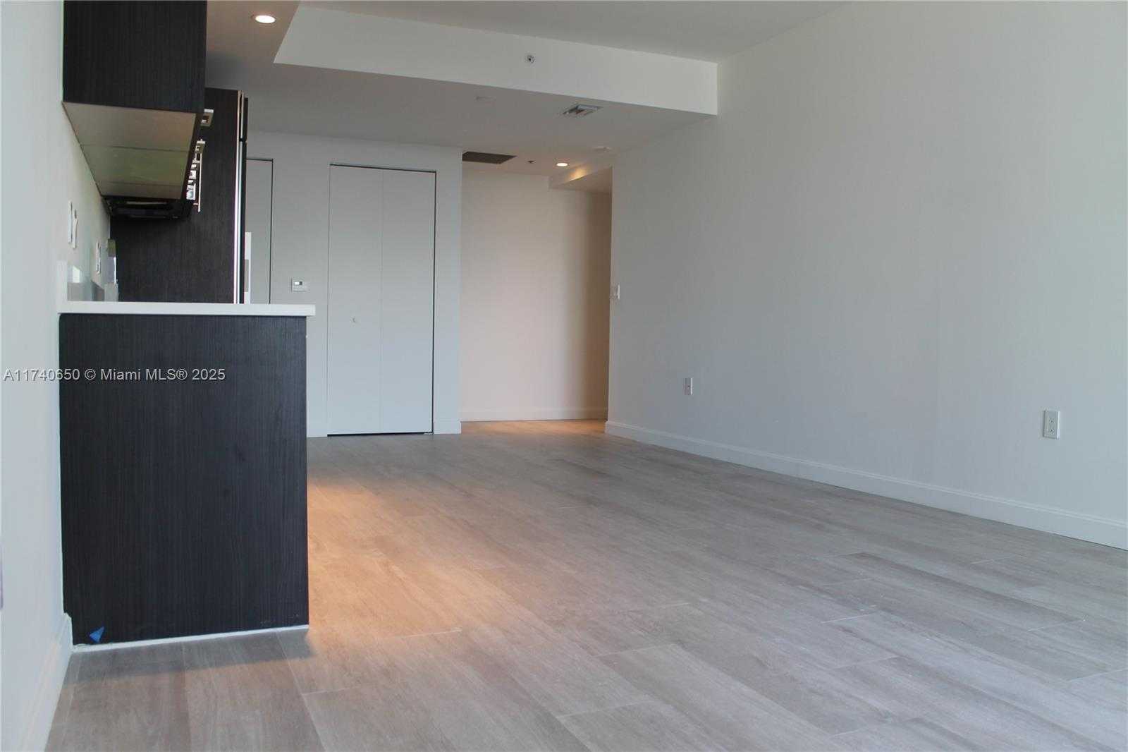 Small Image of 45 SOUTH WEST 9TH ST #2009, Miami Number 4