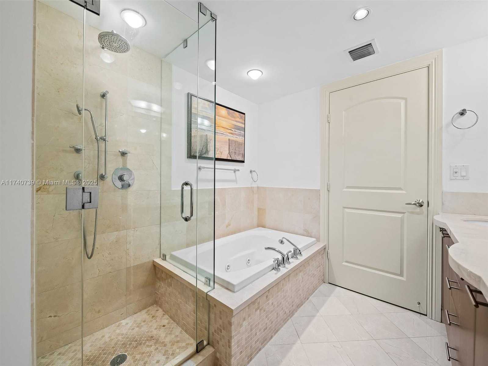 Small Image of 1200 HOLIDAY DR #208, Fort Lauderdale Number 14