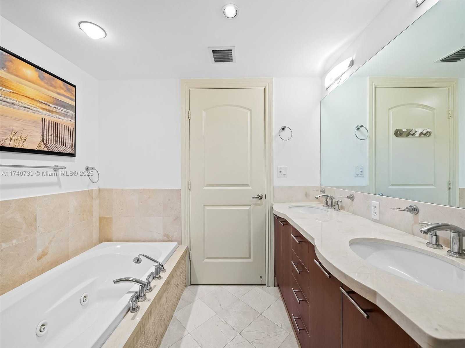 Small Image of 1200 HOLIDAY DR #208, Fort Lauderdale Number 7