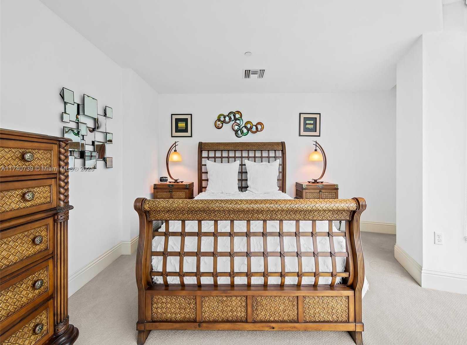 Small Image of 1200 HOLIDAY DR #208, Fort Lauderdale Number 9