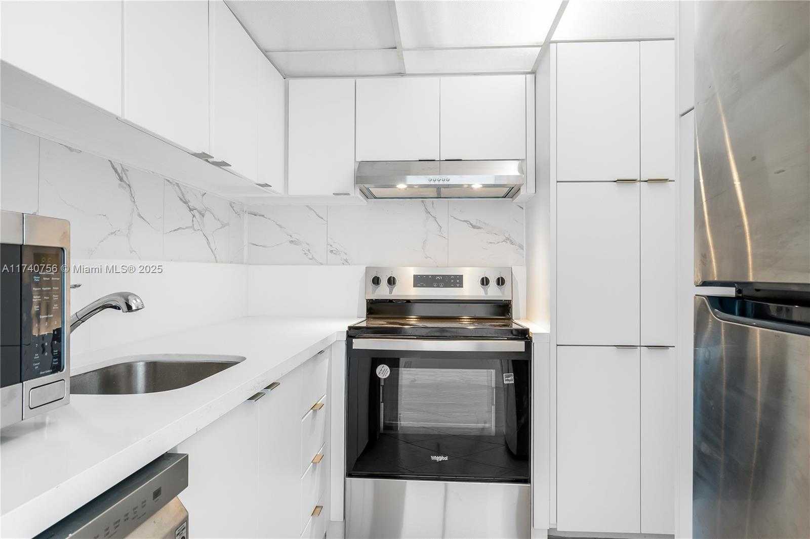 Small Image of 1000 WEST AVE #1008, Miami Beach Number 3