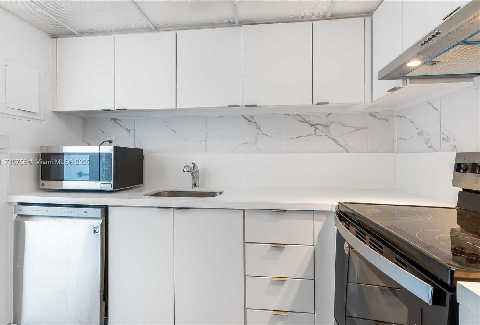 Small Image of 1000 WEST AVE #1008, Miami Beach Number 4