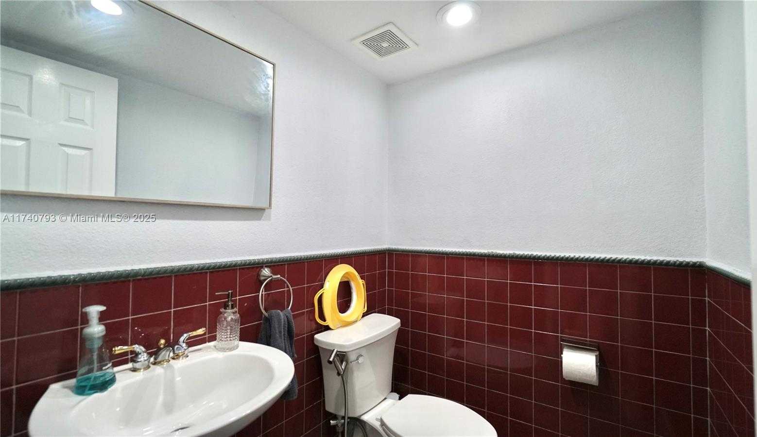 Small Image of 741 EAST COCO PLUM CIR #2, Plantation Number 12