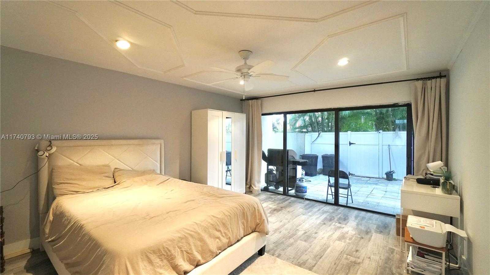 Small Image of 741 EAST COCO PLUM CIR #2, Plantation Number 13