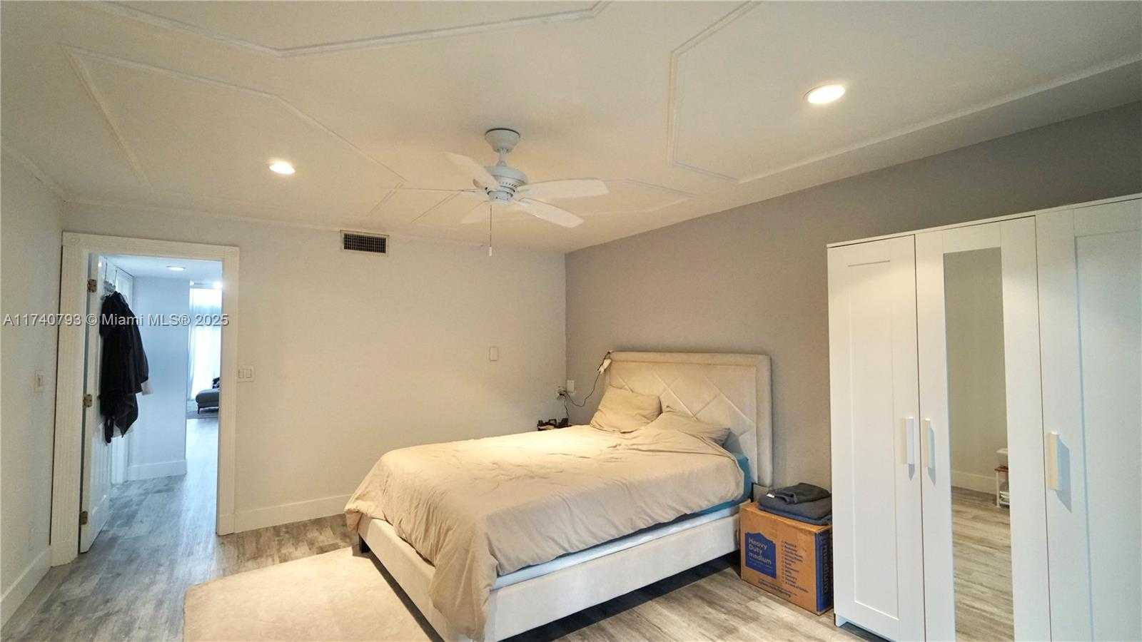 Small Image of 741 EAST COCO PLUM CIR #2, Plantation Number 14