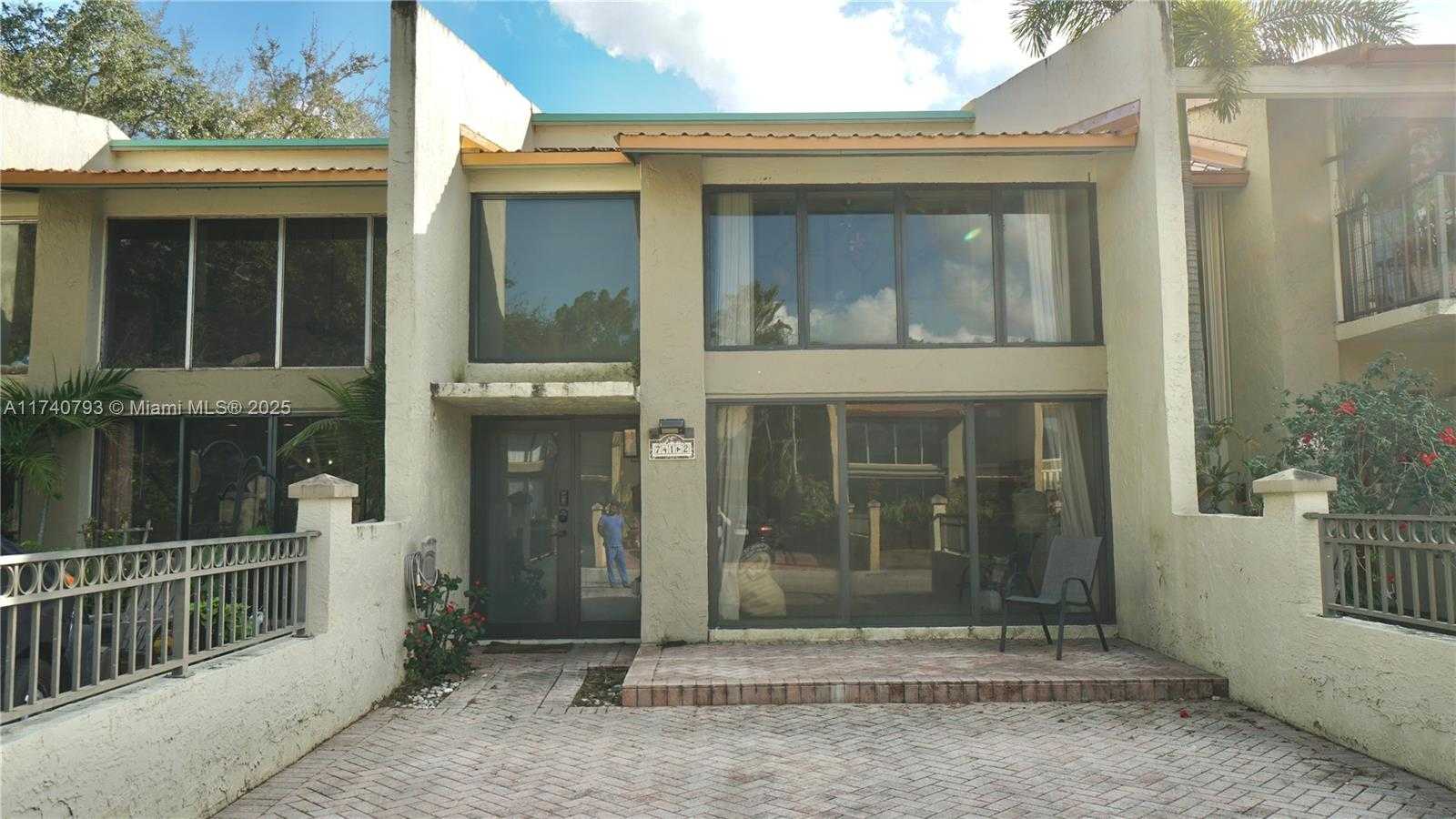 Small Image of 741 EAST COCO PLUM CIR #2, Plantation Number 2