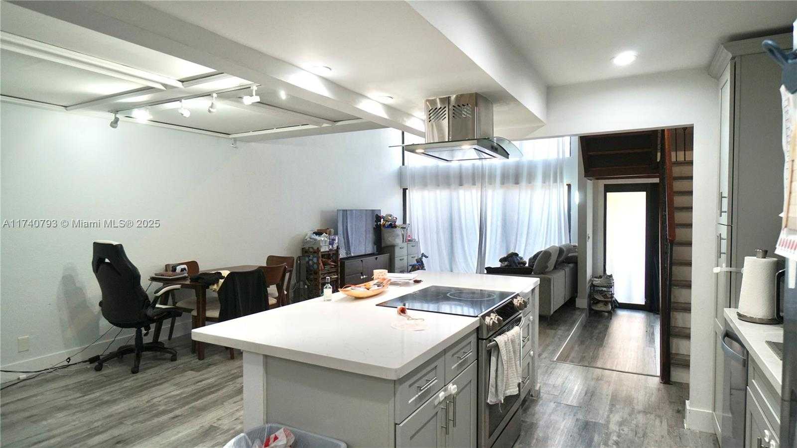 Small Image of 741 EAST COCO PLUM CIR #2, Plantation Number 21