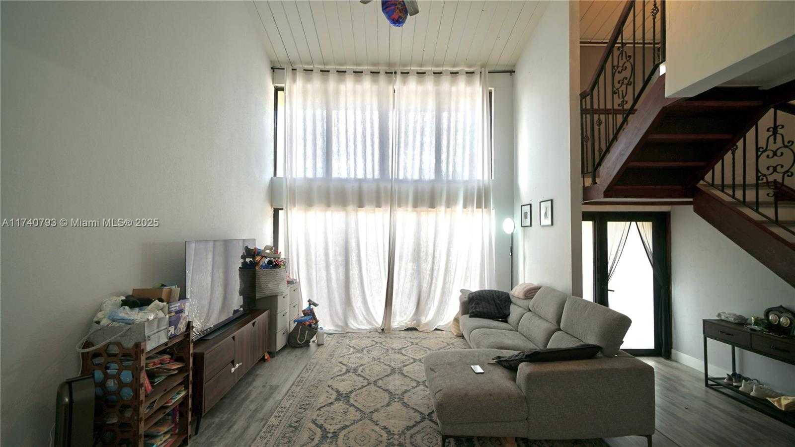 Small Image of 741 EAST COCO PLUM CIR #2, Plantation Number 3