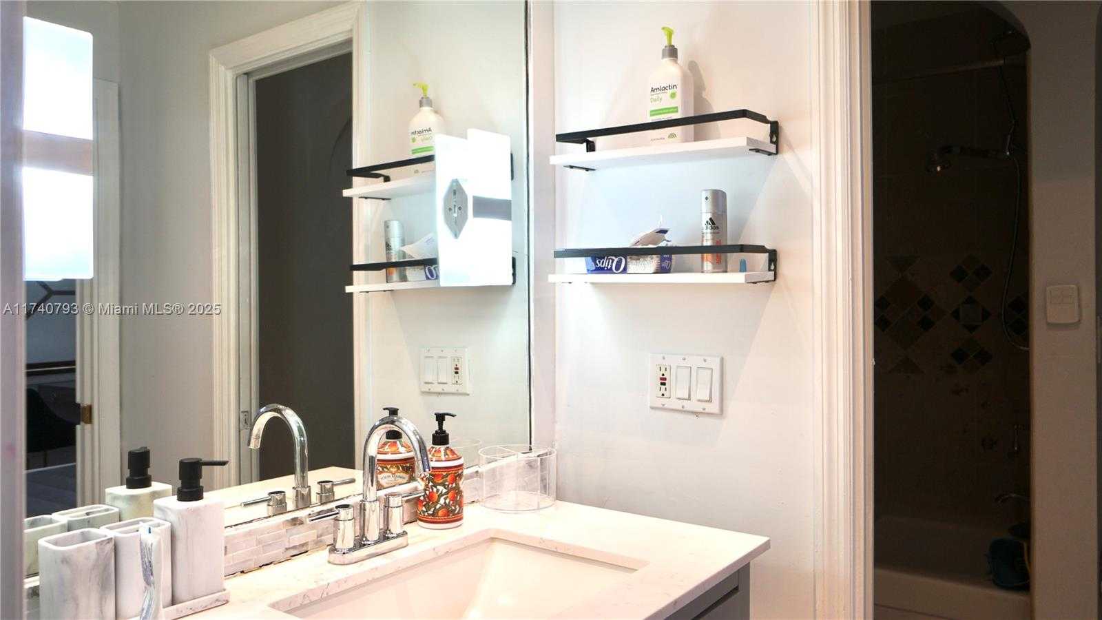 Small Image of 741 EAST COCO PLUM CIR #2, Plantation Number 31