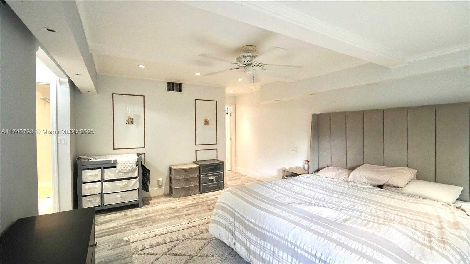 Small Image of 741 EAST COCO PLUM CIR #2, Plantation Number 38
