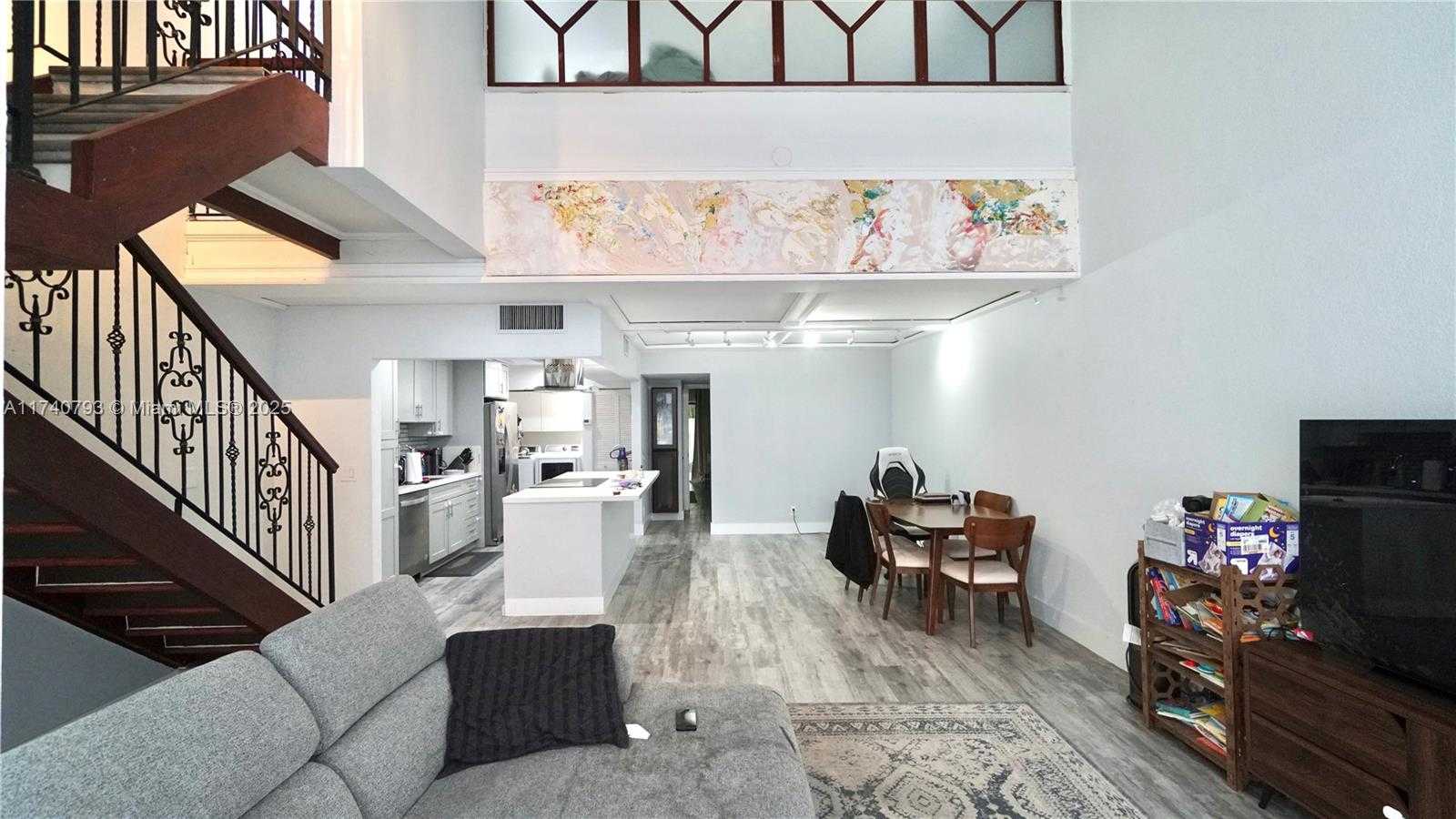 Small Image of 741 EAST COCO PLUM CIR #2, Plantation Number 4