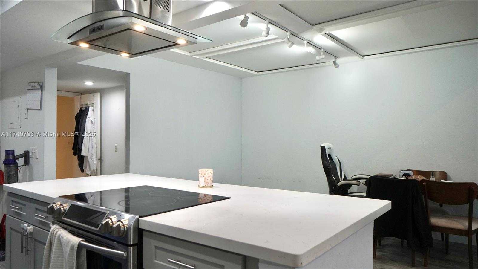 Small Image of 741 EAST COCO PLUM CIR #2, Plantation Number 47