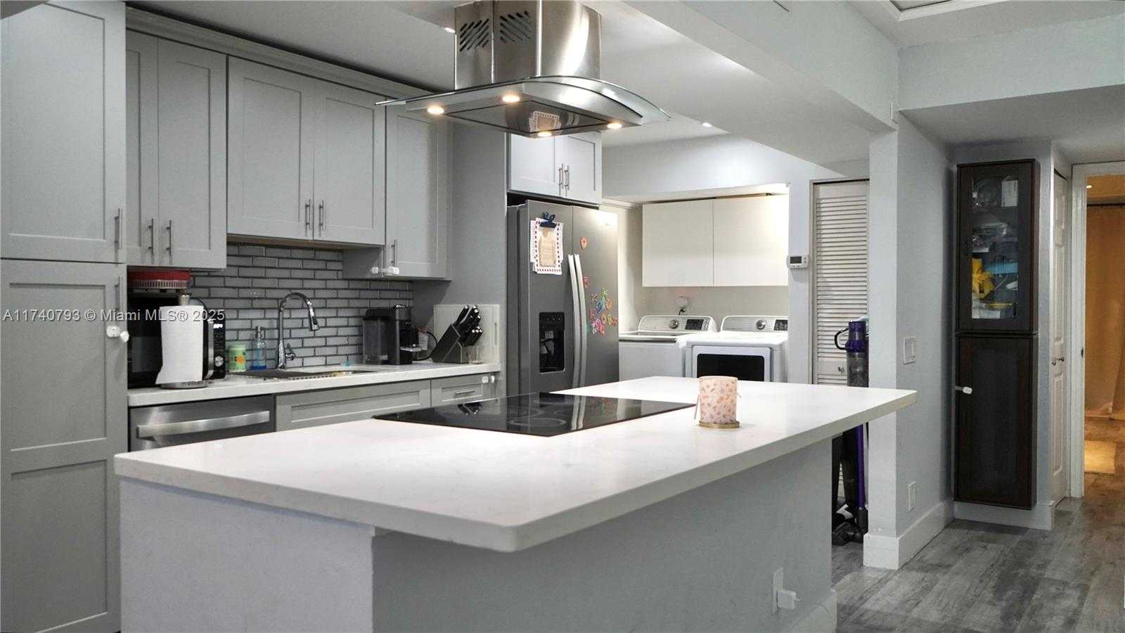 Small Image of 741 EAST COCO PLUM CIR #2, Plantation Number 51