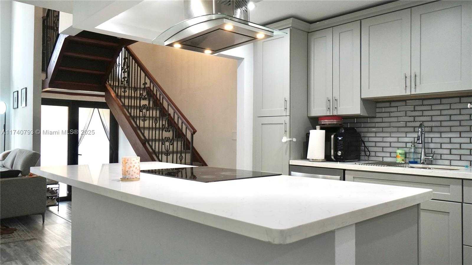 Small Image of 741 EAST COCO PLUM CIR #2, Plantation Number 52