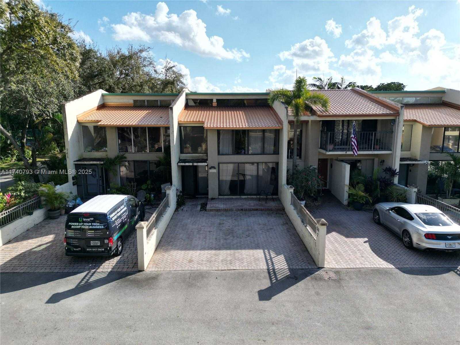 Small Image of 741 EAST COCO PLUM CIR #2, Plantation Number 57