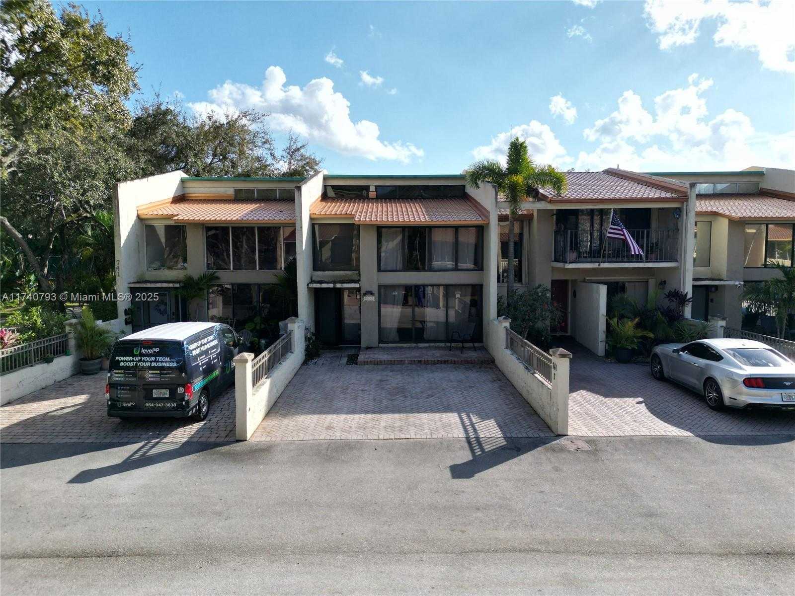 Small Image of 741 EAST COCO PLUM CIR #2, Plantation Number 58