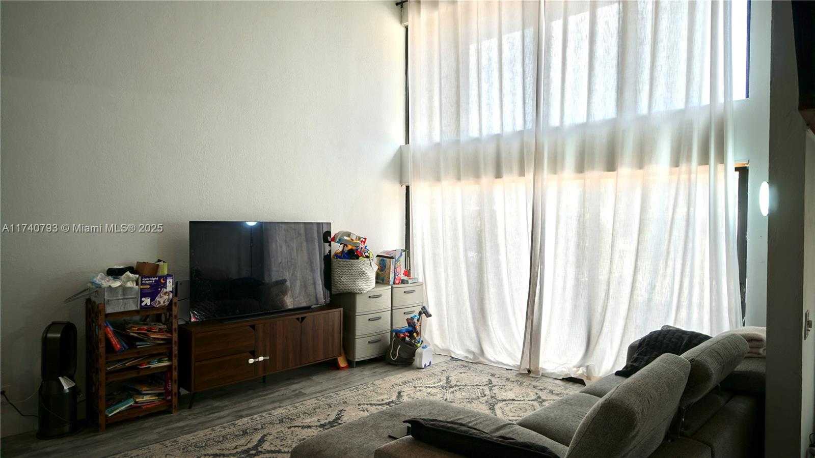 Small Image of 741 EAST COCO PLUM CIR #2, Plantation Number 6