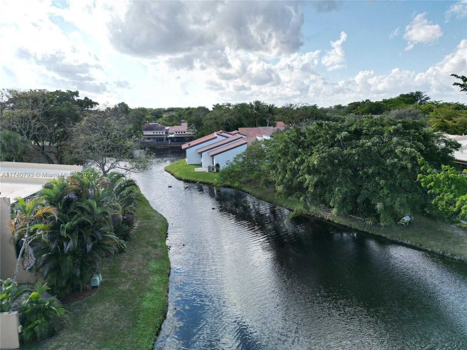 Small Image of 741 EAST COCO PLUM CIR #2, Plantation Number 63