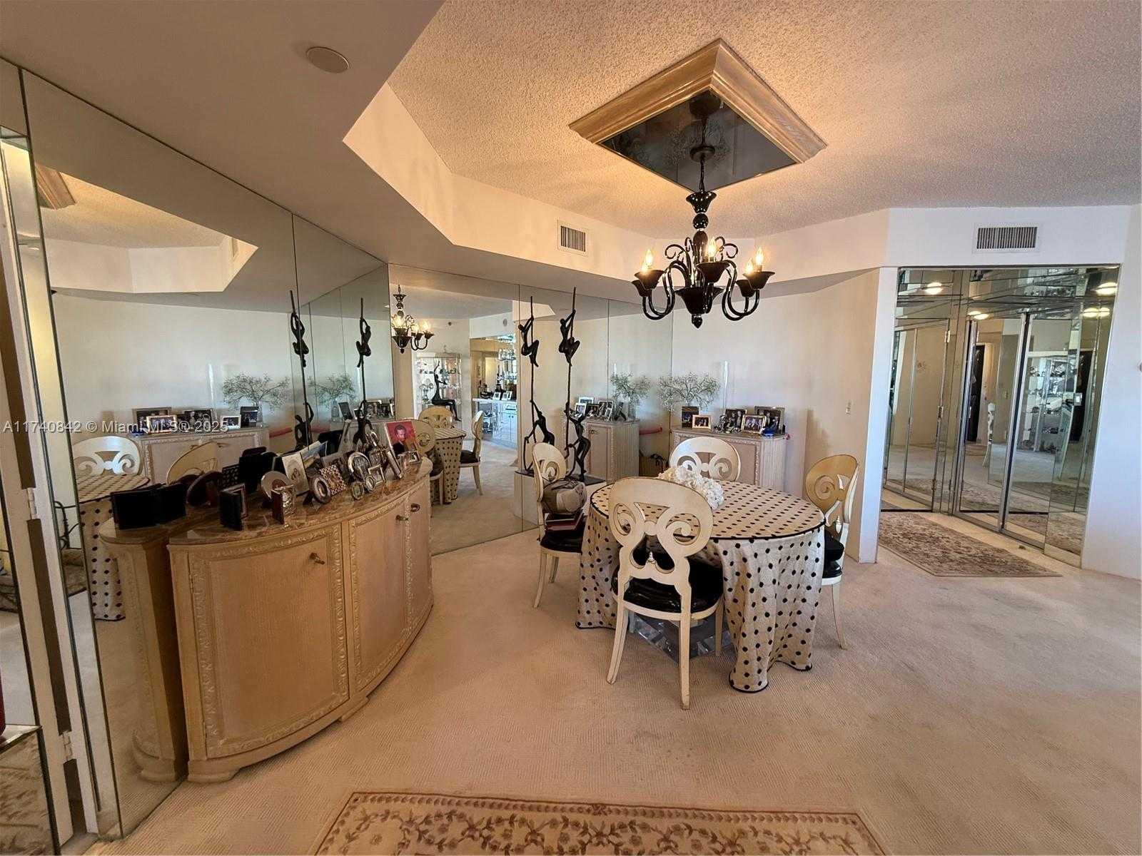 Small Image of 3000 ISLAND BL #2504, Aventura Number 22