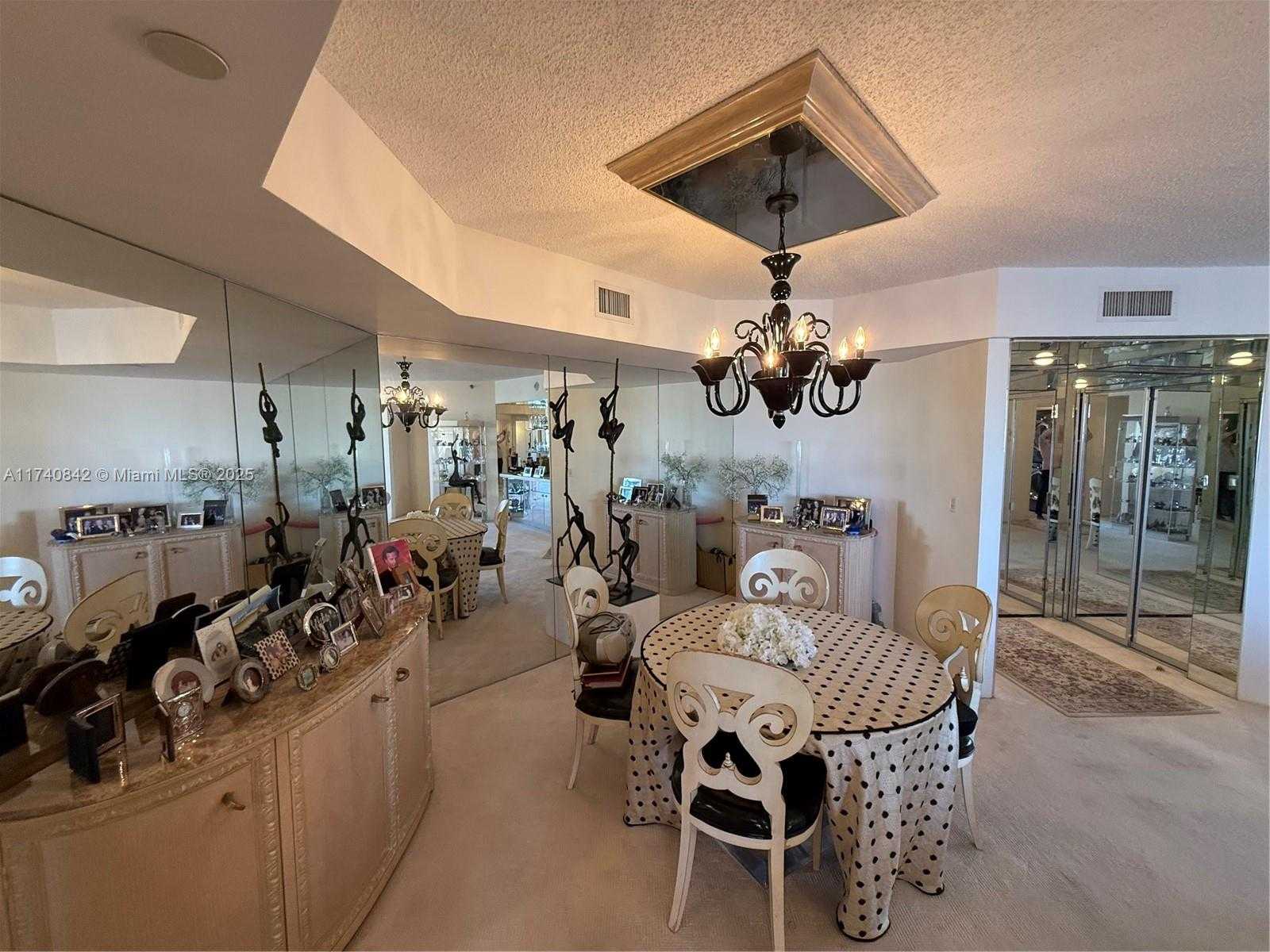 Small Image of 3000 ISLAND BL #2504, Aventura Number 23