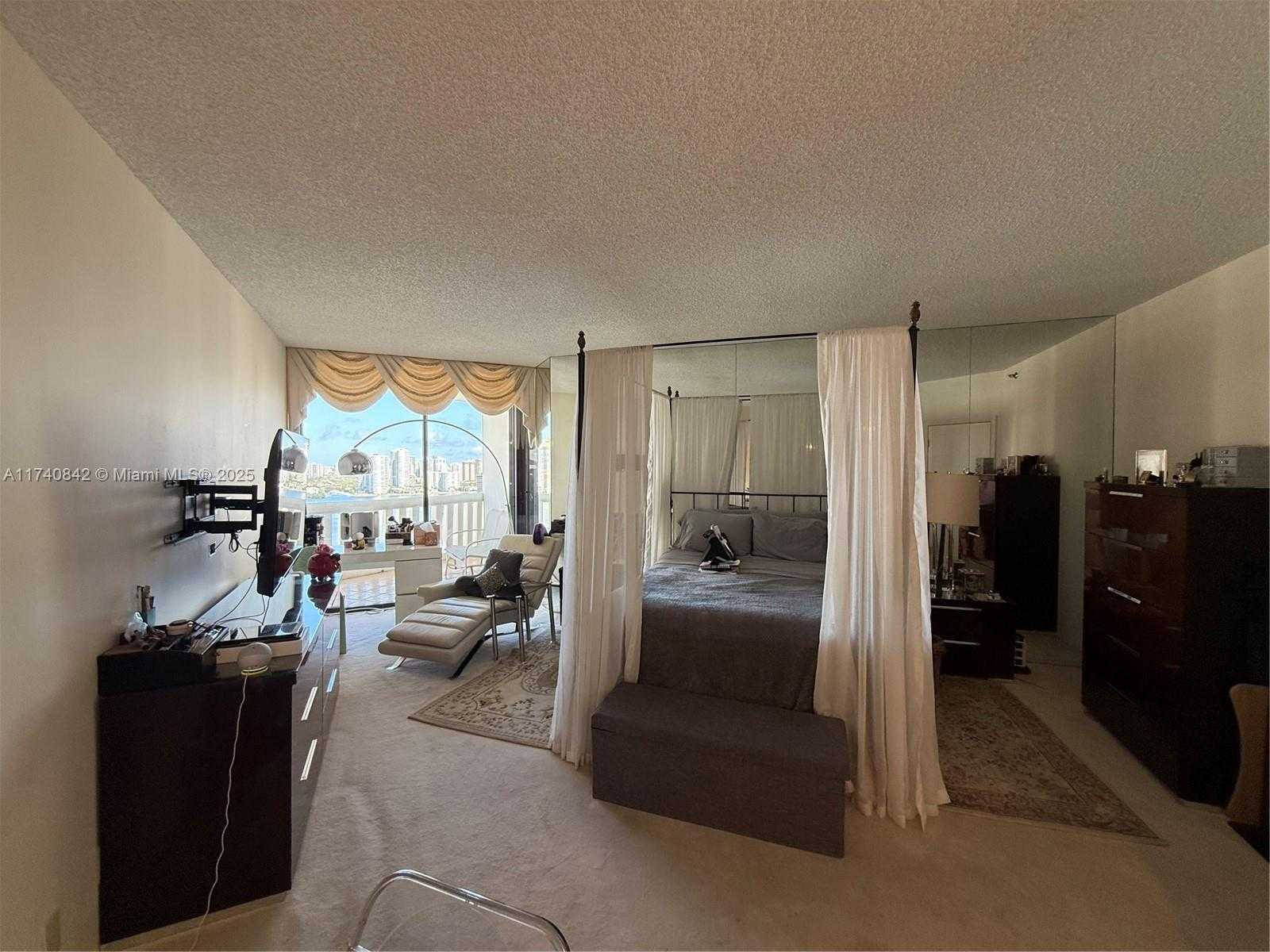 Small Image of 3000 ISLAND BL #2504, Aventura Number 24