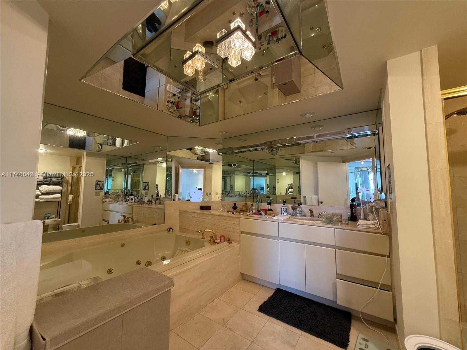 Small Image of 3000 ISLAND BL #2504, Aventura Number 25