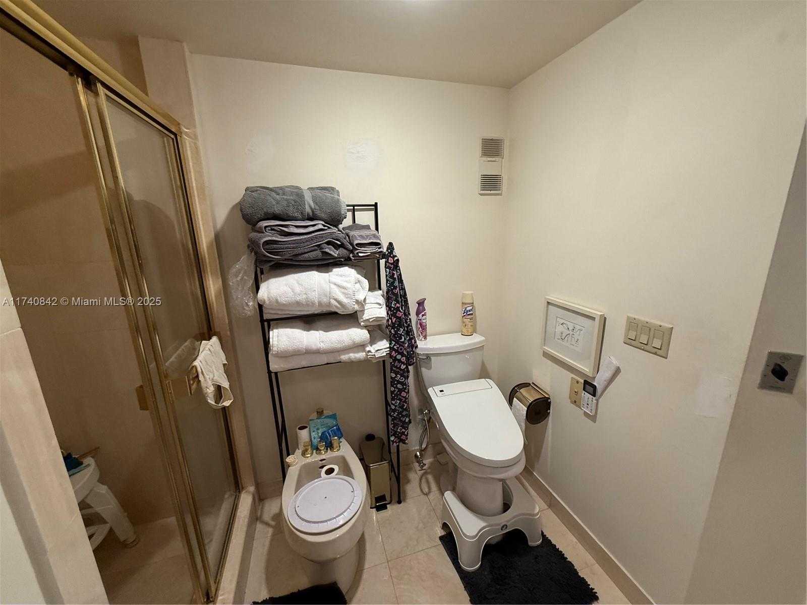 Small Image of 3000 ISLAND BL #2504, Aventura Number 26