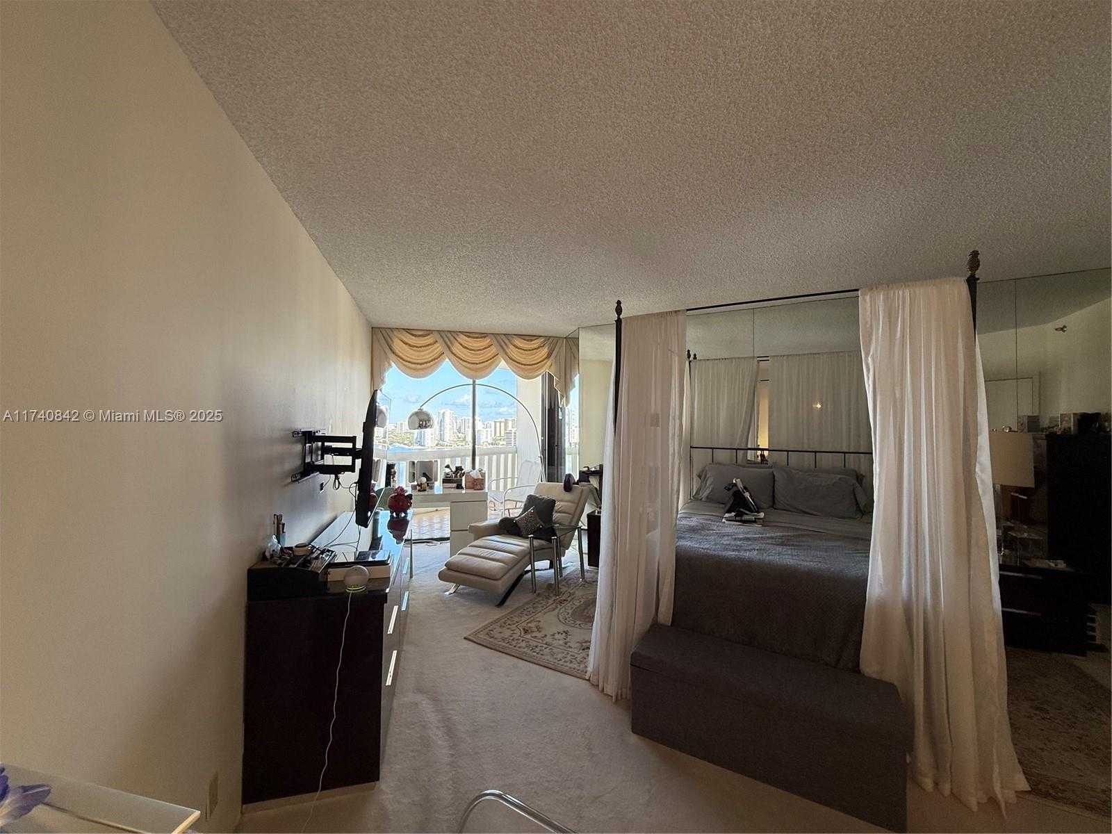Small Image of 3000 ISLAND BL #2504, Aventura Number 29