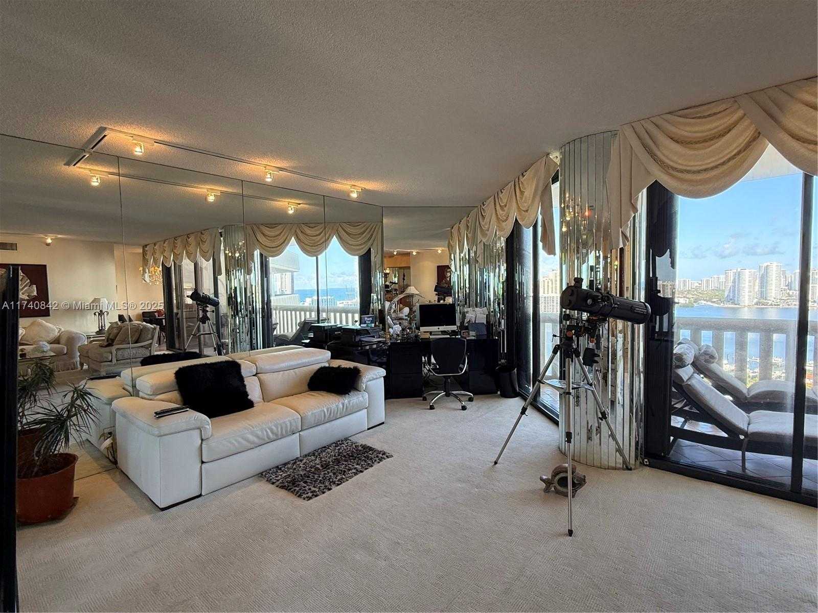 Small Image of 3000 ISLAND BL #2504, Aventura Number 3