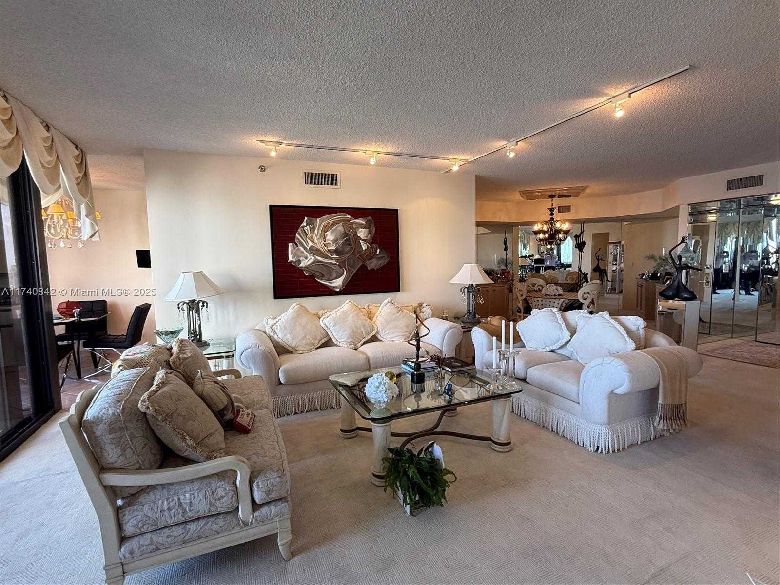 Small Image of 3000 ISLAND BL #2504, Aventura Number 4