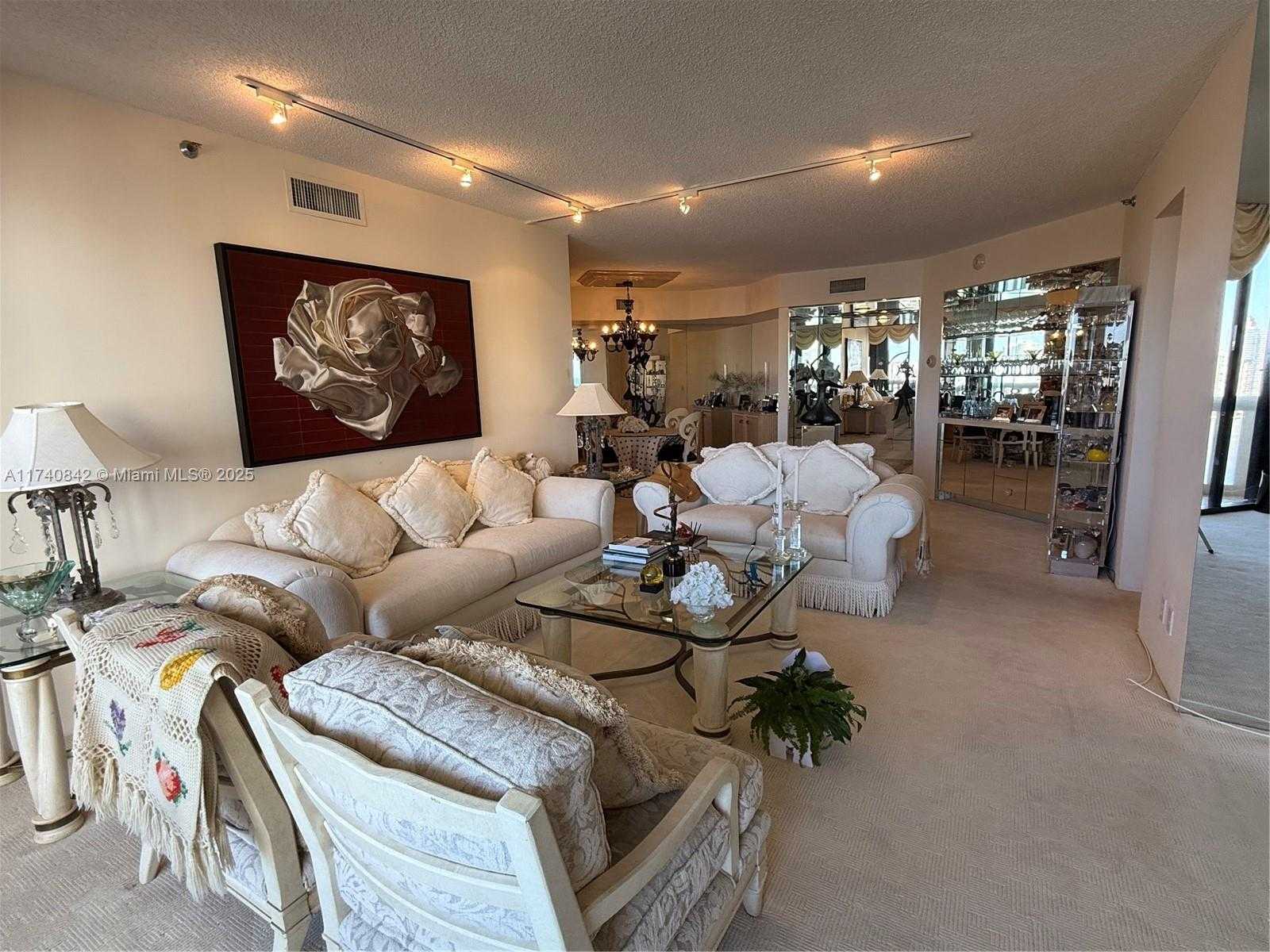Small Image of 3000 ISLAND BL #2504, Aventura Number 5
