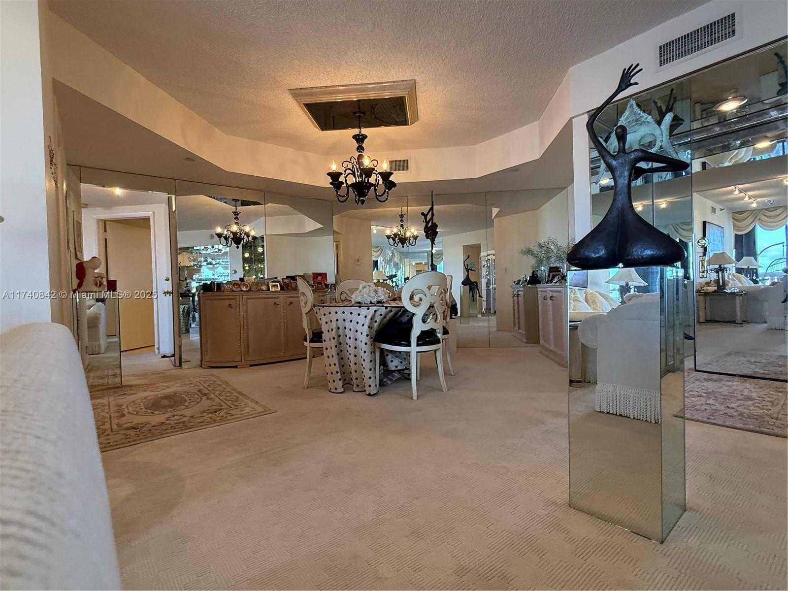 Small Image of 3000 ISLAND BL #2504, Aventura Number 6