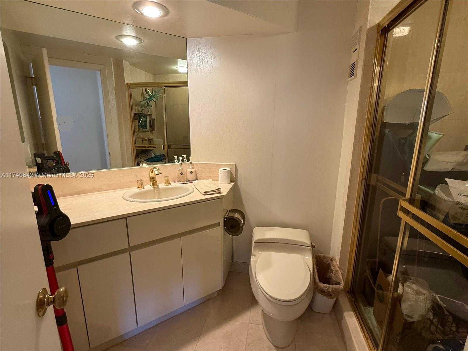 Small Image of 3000 ISLAND BL #2504, Aventura Number 7
