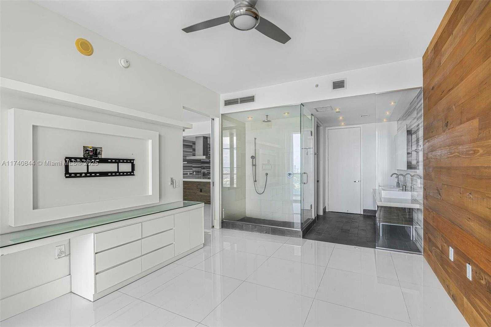 Small Image of 1100 BISCAYNE BLVD #4404, Miami Number 19